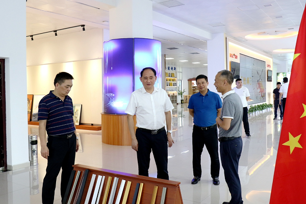 縣長馬吉云赴企業(yè)開展“送政策、解難題、優(yōu)服務”活動