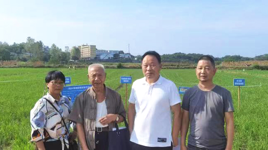 常德市科協(xié)黨組成員、副主席李風看望老科技工作者并考察科技示范項目